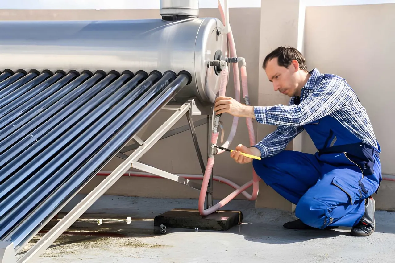 Solar water heater storage tank and pipe connections